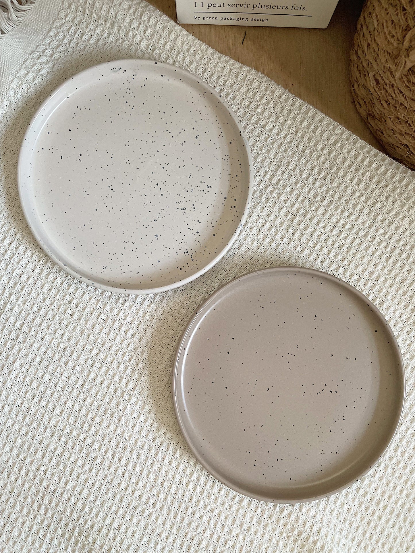 Speckled Nordic Living Plates (Natural/White)